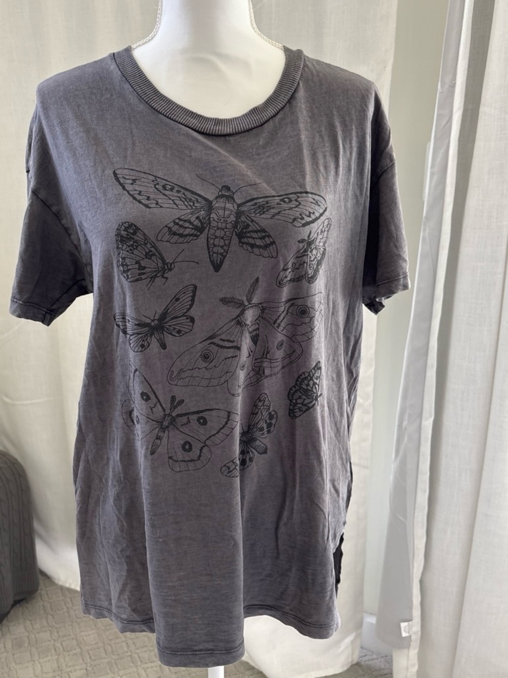 American Eagle Outfitters Gray Butterfly Graphic Tee